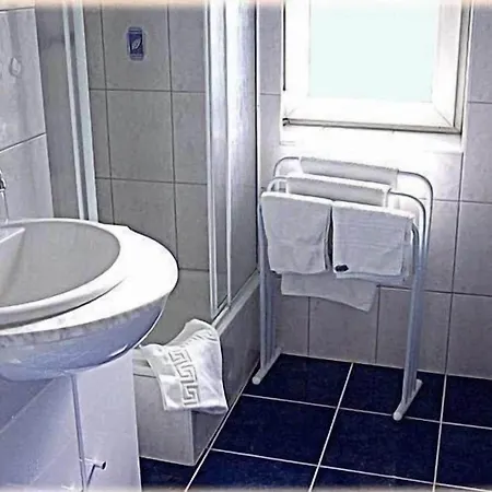 Am Wehrhahn 2*