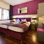 Hotel Am Wehrhahn 2*