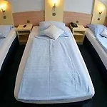 Am Wehrhahn 2* Düsseldorf