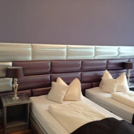 Hotel Am Wehrhahn 2*