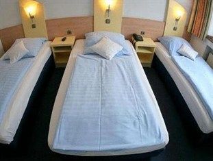 Am Wehrhahn 2* Dusseldorf